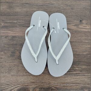 Old Navy Flip-Flop Sandals (Partially Plant-Based) Size 7